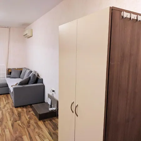 Sea Breeze Apartment *